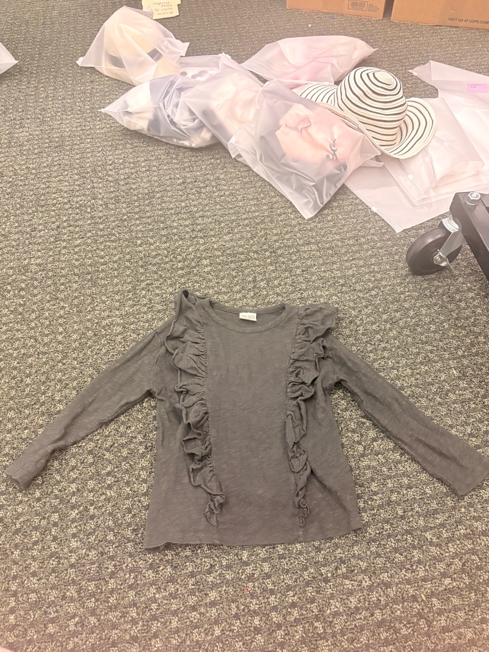 Zara Girls Gray Ruffle Long Sleeve Top Size 4 (104 cm)